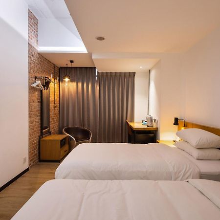 Bluesky Hotel Taichung Esterno foto